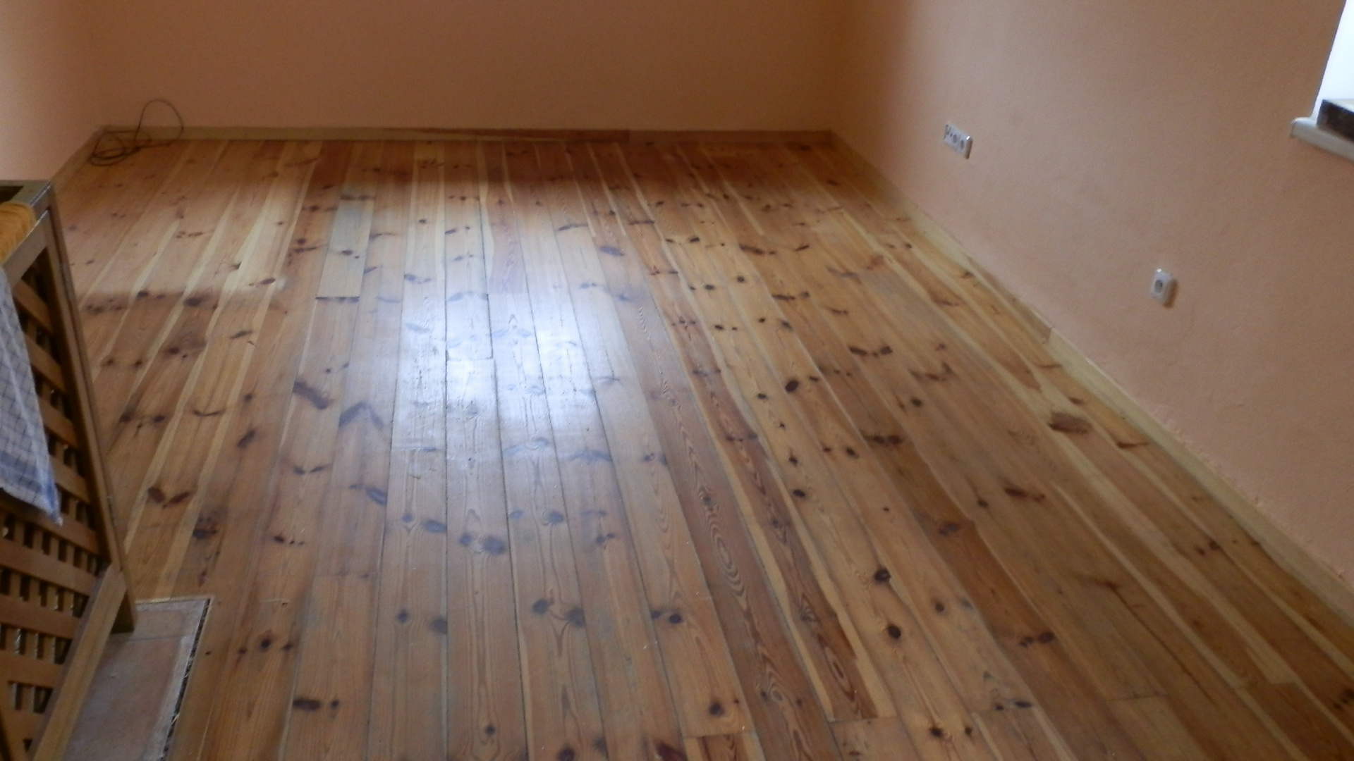 Renovace borovicové podlahy - fotografie 3