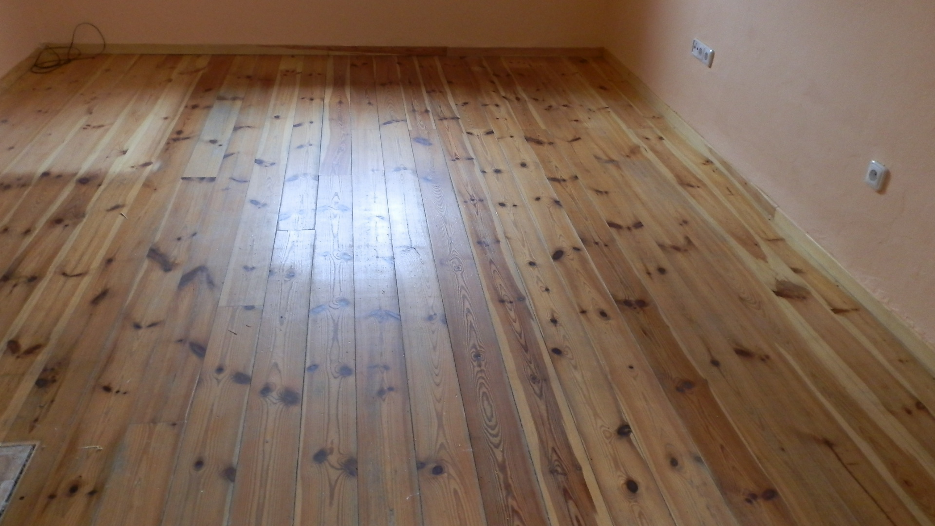 Renovace borovicové podlahy - fotografie 5