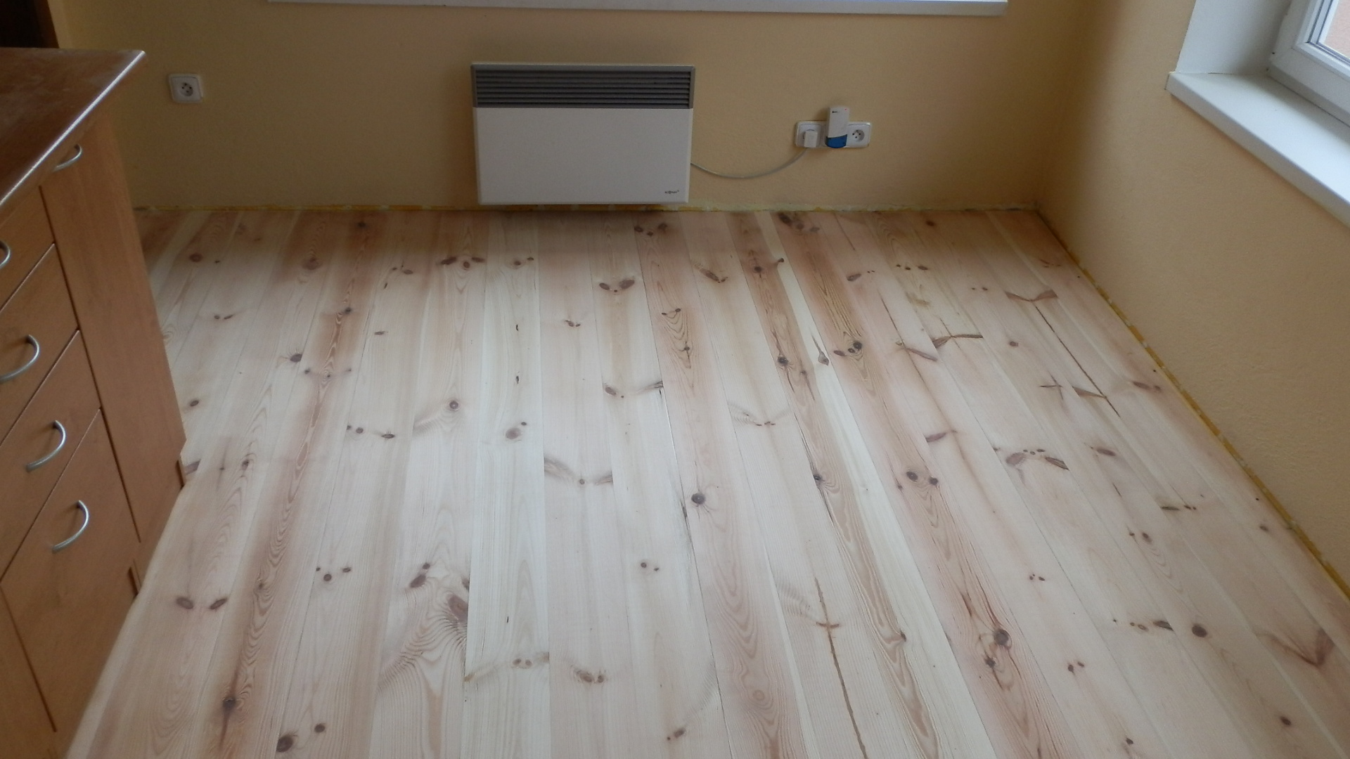 Renovace borovicové podlahy - fotografie 6