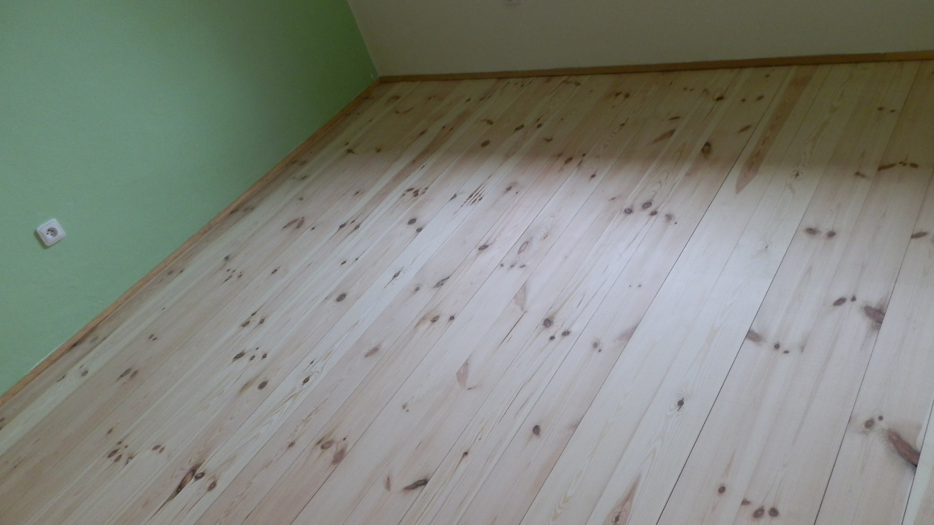 Renovace borovicové podlahy - fotografie 8