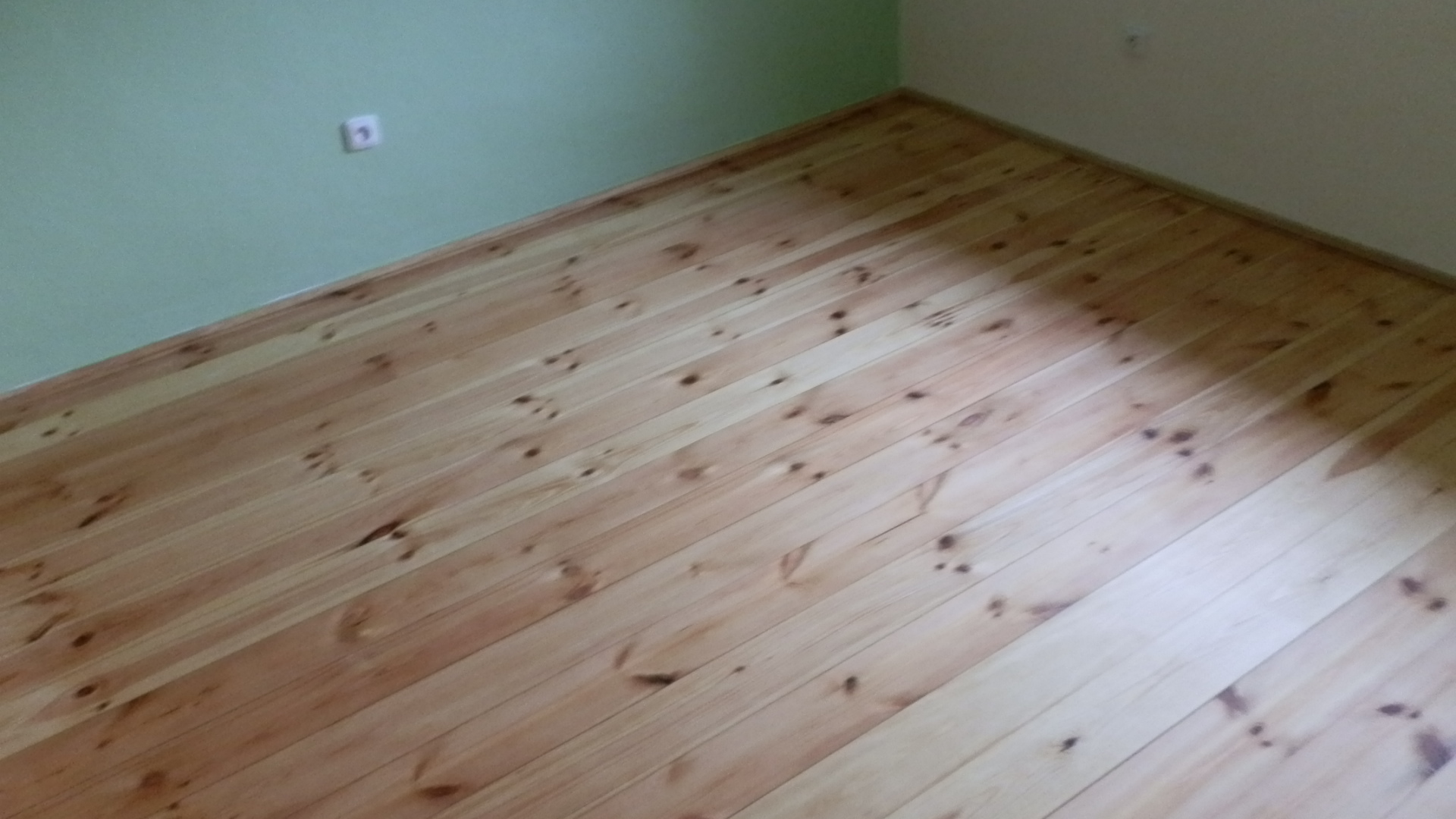 Renovace borovicové podlahy - fotografie 11