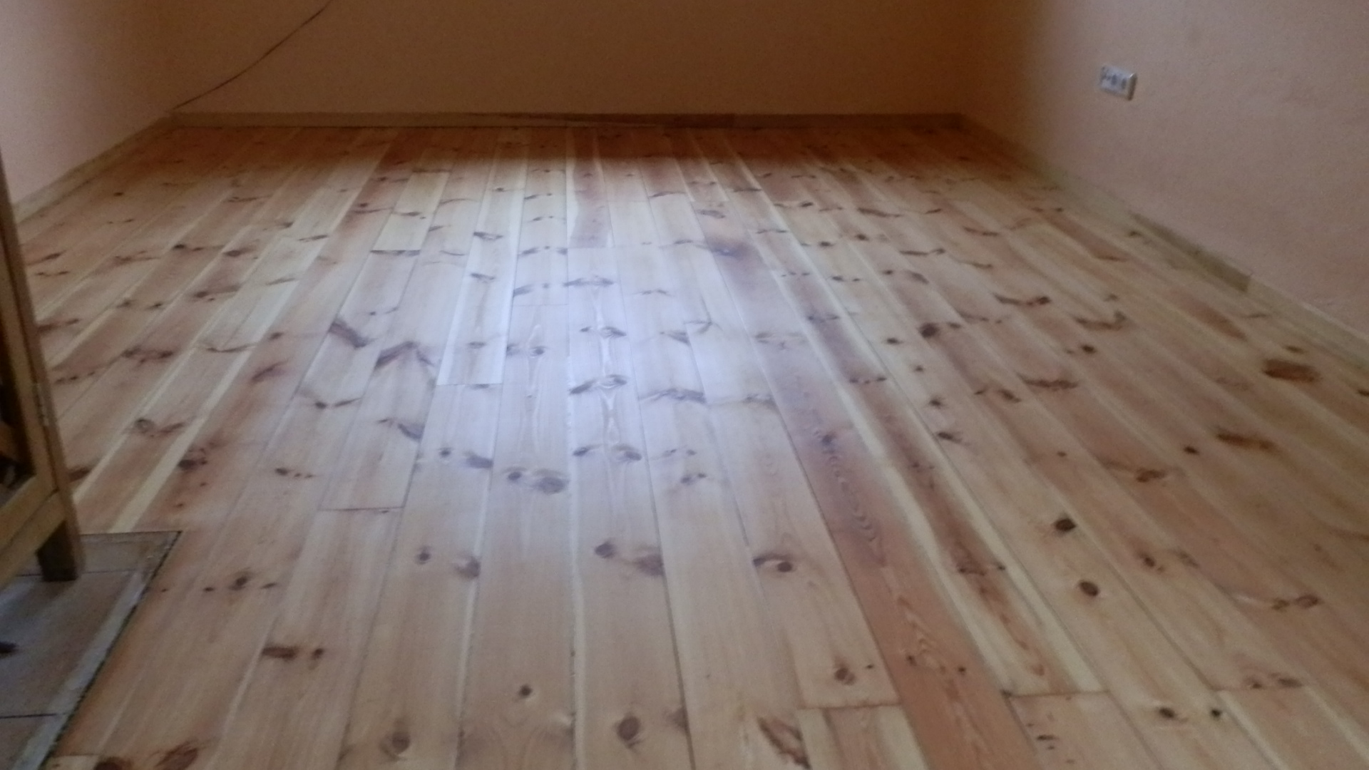 Renovace borovicové podlahy - fotografie 12