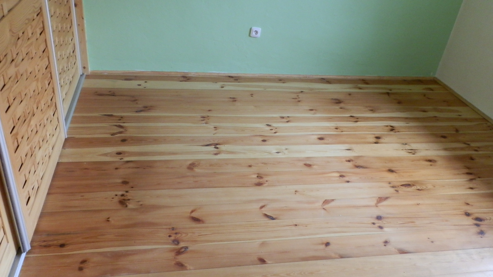 Renovace borovicové podlahy - fotografie 15