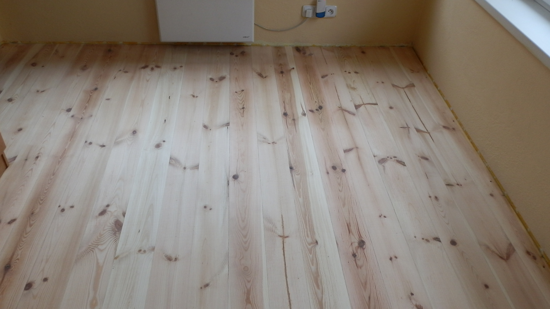 Renovace borovicové podlahy - fotografie 19